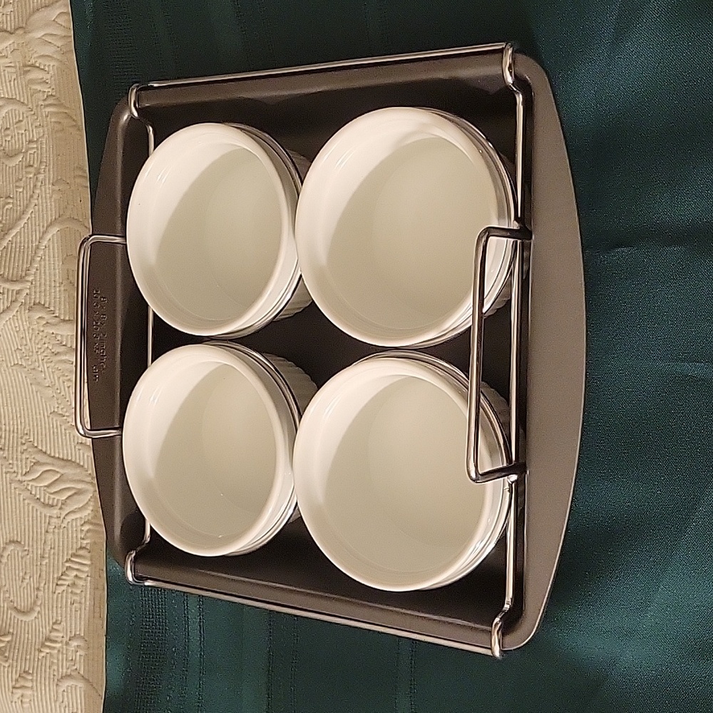 (4) Chicago Metallic Bakeware Set - Picture 3 of 13